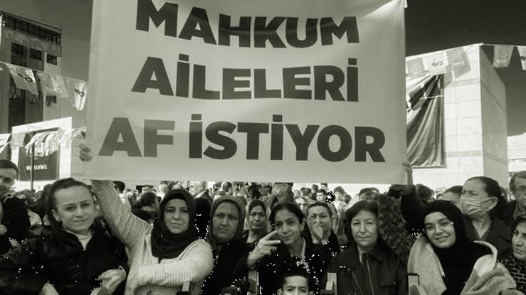 kuzeyteve's tweet photo. ADALETİN KANADINI YARALAYAN EŞİTSİZLİK: Birilerine Esneklik, Binlercesine Sessizlik! https://t.co/vFVZDgXNDI #af #mahkum #tepki #Poltika https://t.co/lz7aruVg4d
