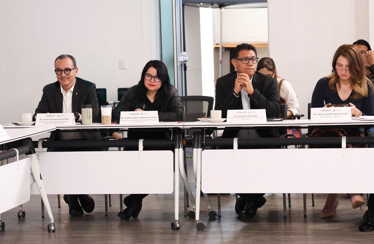 carlosivanmoren's tweet photo. Tuve el gusto de participar en la XXI Reunión Ordinaria del #CONACES, espacio de diálogo y acuerdos para transformar la educación superior.

Como lo afirmó el subsecretario @rvillanueval, la gobernanza colaborativa y el compromiso de todas las universidades está dando resultados: 

Tenemos el mayor incremento en la matrícula y la mayor propuesta presupuestal de la última década, después de la grave caída del presupuesto en 2016. 

Estos logros solo son posibles cuando las capacidades y voluntades se conjugan. Sigamos haciendo equipo por las y los jóvenes de nuestro país.