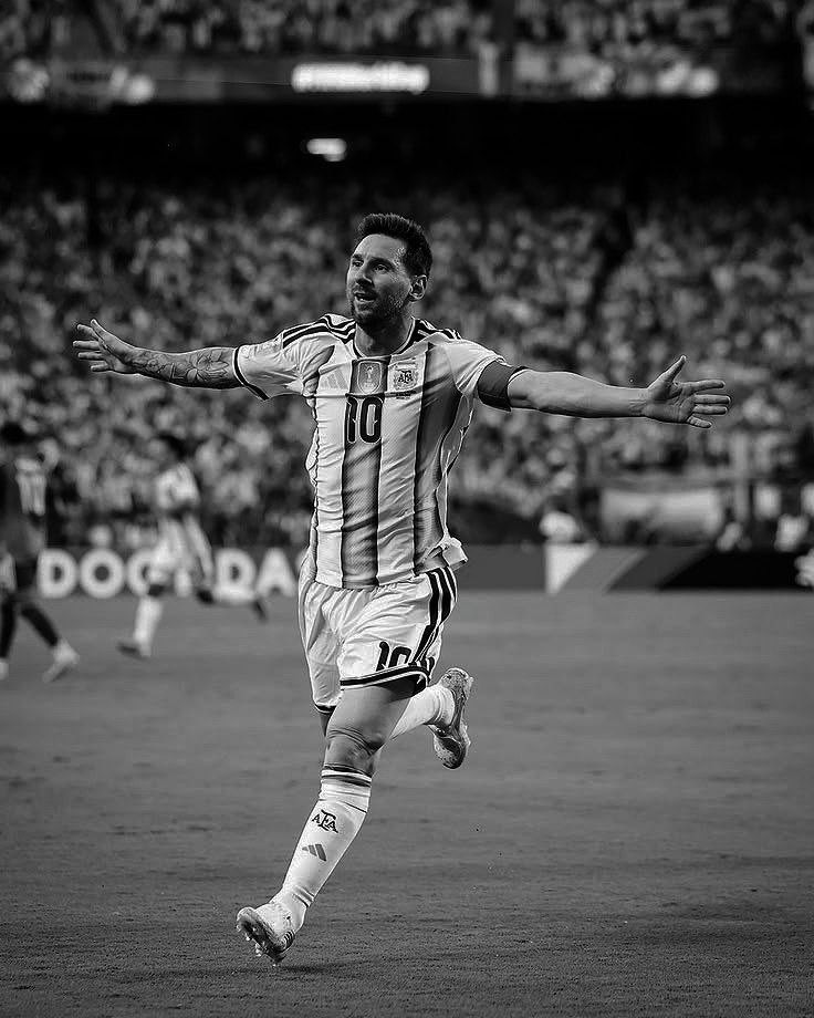 Ban__Risan's tweet photo. تقول الأساطير القديمة أن الغائب الأحب الى قلبك سيعود إليك في أحد أيام أكتوبر ، ما بال حبيب قلبي يلوح بالرحيل ؟ https://t.co/hk57VVcsxk