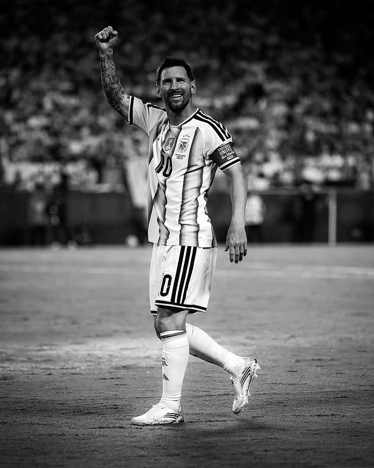 Ban__Risan's tweet photo. تقول الأساطير القديمة أن الغائب الأحب الى قلبك سيعود إليك في أحد أيام أكتوبر ، ما بال حبيب قلبي يلوح بالرحيل ؟ https://t.co/hk57VVcsxk