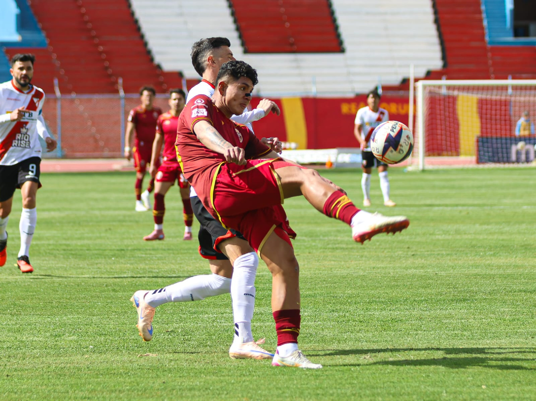 LaRazon_Bolivia's tweet photo. Concluyó el partido en el Jesús Bermúdez, @CDTRealOruro y @AlwaysReady empataron a dos goles la tarde de este miércoles por la #CopaBolivia
📸 CDTRealOruro
#CDTRealOruro #AlwaysReady
https://t.co/aG5AuOcpxk https://t.co/kCLoByQBav