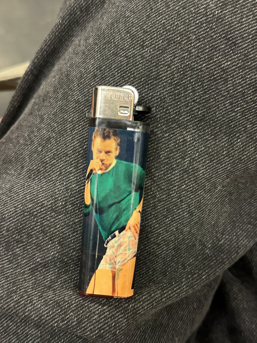 tiwiflrry's tweet photo. walked into this shop and they had my picture on a lighter?????? WTF obviously had to buy it https://t.co/KLpA8mcNYB