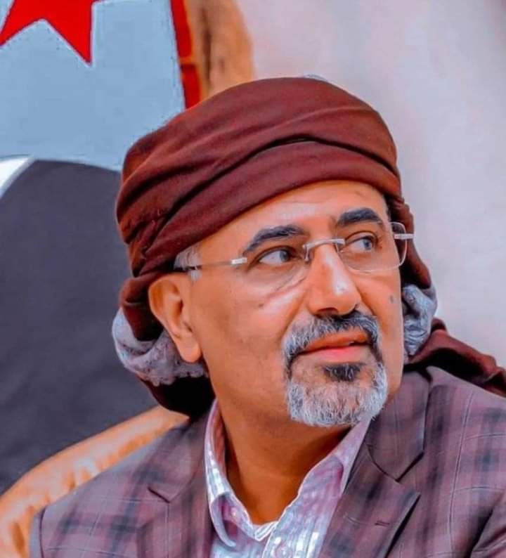 anwaraltamimi71's tweet photo. الرئيس القائد عيدروس الزُبيدي يوجه رسالة إلى أبطال القوات المسلحة الجنوبية وشعب الجنوب : 

وجه الرئيس القائد عيدروس قاسم الزُبيدي
رئيس المجلس الانتقالي الجنوبي العربي، القائد الأعلى للقوات المسلحة الجنوبية ، رسالة إلى الابطال المرابطين في مختلف جبهات وحدود الجنوب، وإلى شعبنا الجنوبي العظيم  .
 
وفي مستهل الرسالة حيا الرئيس القائد 
الأبطال المرابطين في جبهات القتال ورفاقهم  في الجبهة الشعبية والسياسية ،  معبرا عن اعتزازه بتضحياتهم وصمودهم ، مؤكدا الثبات  على العهد  للشهداء  والشعب والوطن، مؤكدا أن الوقت المناسب سيأتي لتلبية نداء الشعب والوطن، بعون الله وتوفيقه.

 وأكد الرئيس القائد على أن تضحيات الأبطال وصمود شعبنا ستظل محل تقدير ووفاء، وأن المسؤولية الوطنية تقتضي في هذه المرحلة الثبات والتماسك ووحدة الصف .
.
.