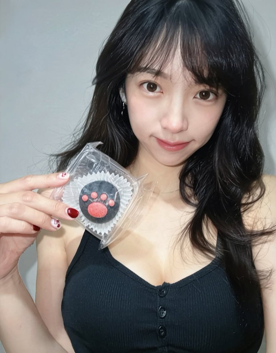 Kuoblack's tweet photo. 失眠的我，
乾脆去吃可愛的宵夜^⦁᎑-^ ੭ https://t.co/IC9GH0aa7K