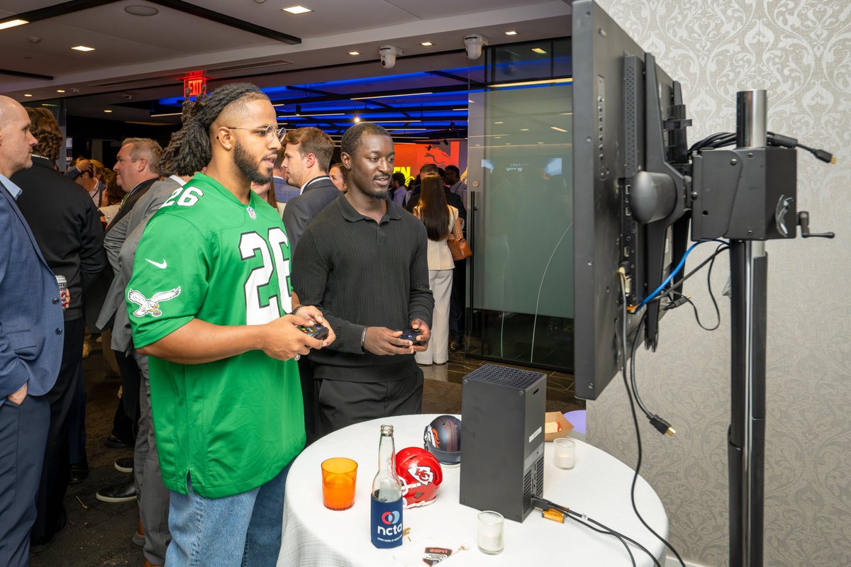 theESA's tweet photo. This month, ESA joined our co-hosts @ea, @Disney/@ESPN and @NFL for a Monday Night Football Kickoff Reception bringing together Hill staff and Members of Congress to celebrate the release of #Madden27! 📷

Thanks to @nctaitv for hosting and to the MOCs who joined us. https://t.co/aOI5ZKrN4Z