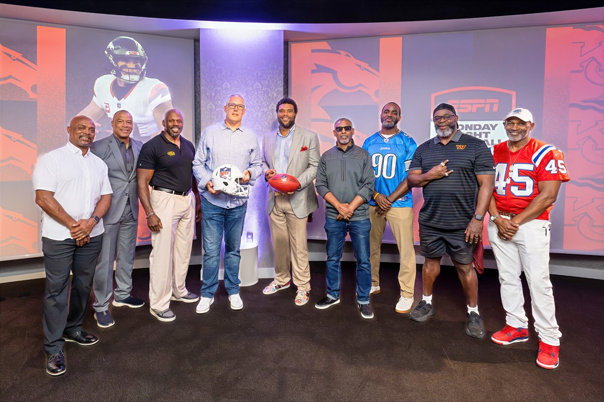 theESA's tweet photo. This month, ESA joined our co-hosts @ea, @Disney/@ESPN and @NFL for a Monday Night Football Kickoff Reception bringing together Hill staff and Members of Congress to celebrate the release of #Madden27! 📷

Thanks to @nctaitv for hosting and to the MOCs who joined us. https://t.co/aOI5ZKrN4Z