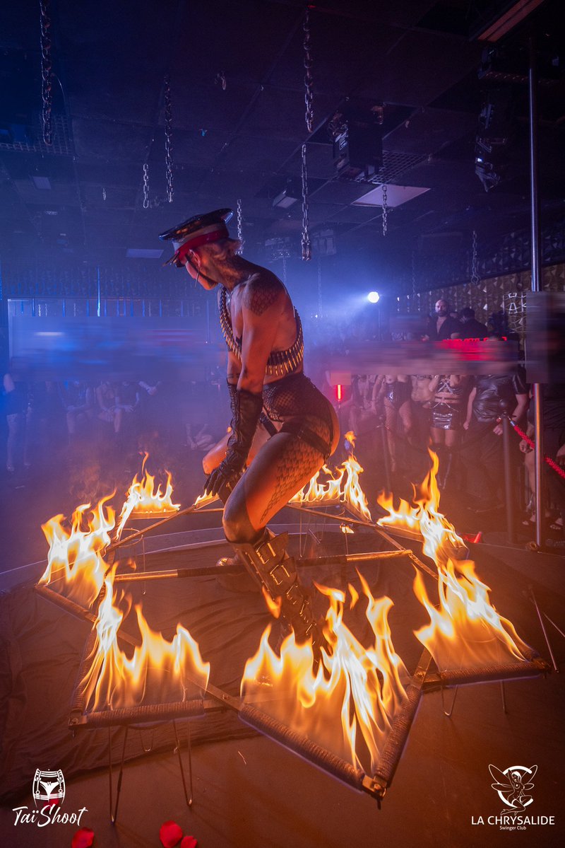 BDSM_SUD666's tweet photo. DémoniaK Acte VII
 La Chrysalide, une édition intense et inoubliable 🖤 Un public incroyable, une ambiance unique et surtout… le show exceptionnel de Mère Dragon

Merci à toutes et tous pour cette soirée hors du commun.
#bdsm #meredragon #Chrysalide #BDSMFrance https://t.co/yBusKjvKch
