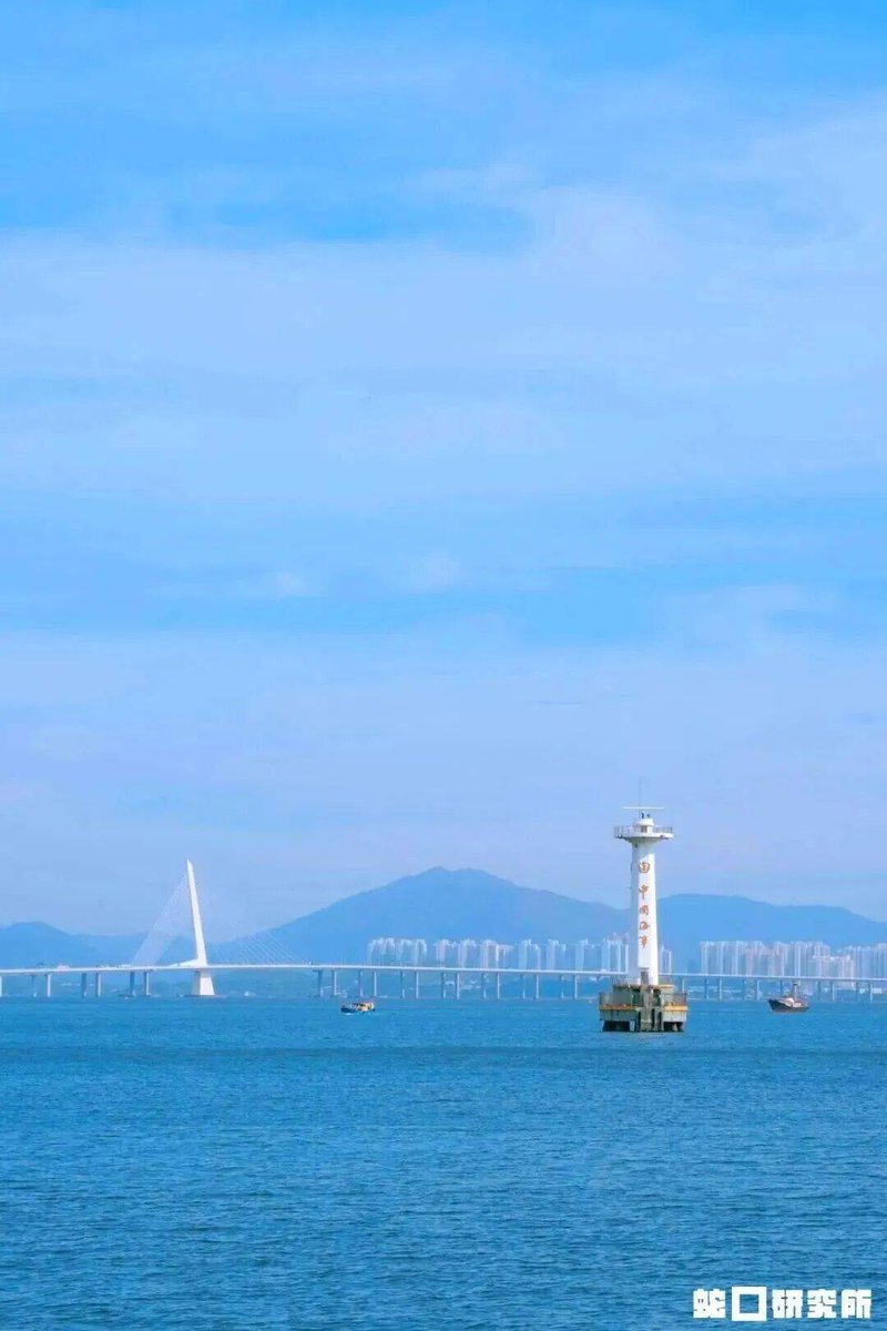 BlakelyYaran's tweet photo. Hoy recorrí 12 km por la costa de Barcelona, el sol y el viento hicieron de este paseo una experiencia inolvidable.， https://t.co/gbP5dON0vK