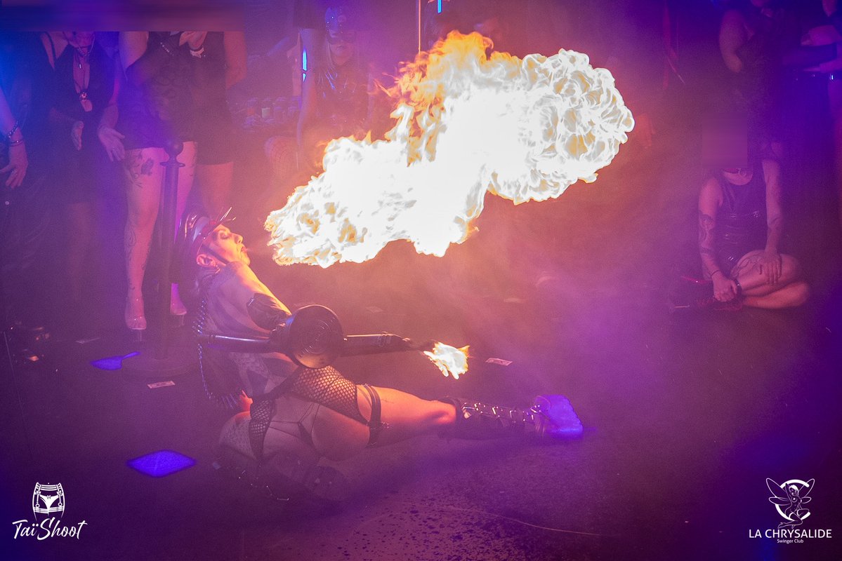 BDSM_SUD666's tweet photo. DémoniaK Acte VII
 La Chrysalide, une édition intense et inoubliable 🖤 Un public incroyable, une ambiance unique et surtout… le show exceptionnel de Mère Dragon

Merci à toutes et tous pour cette soirée hors du commun.
#bdsm #meredragon #Chrysalide #BDSMFrance https://t.co/yBusKjvKch