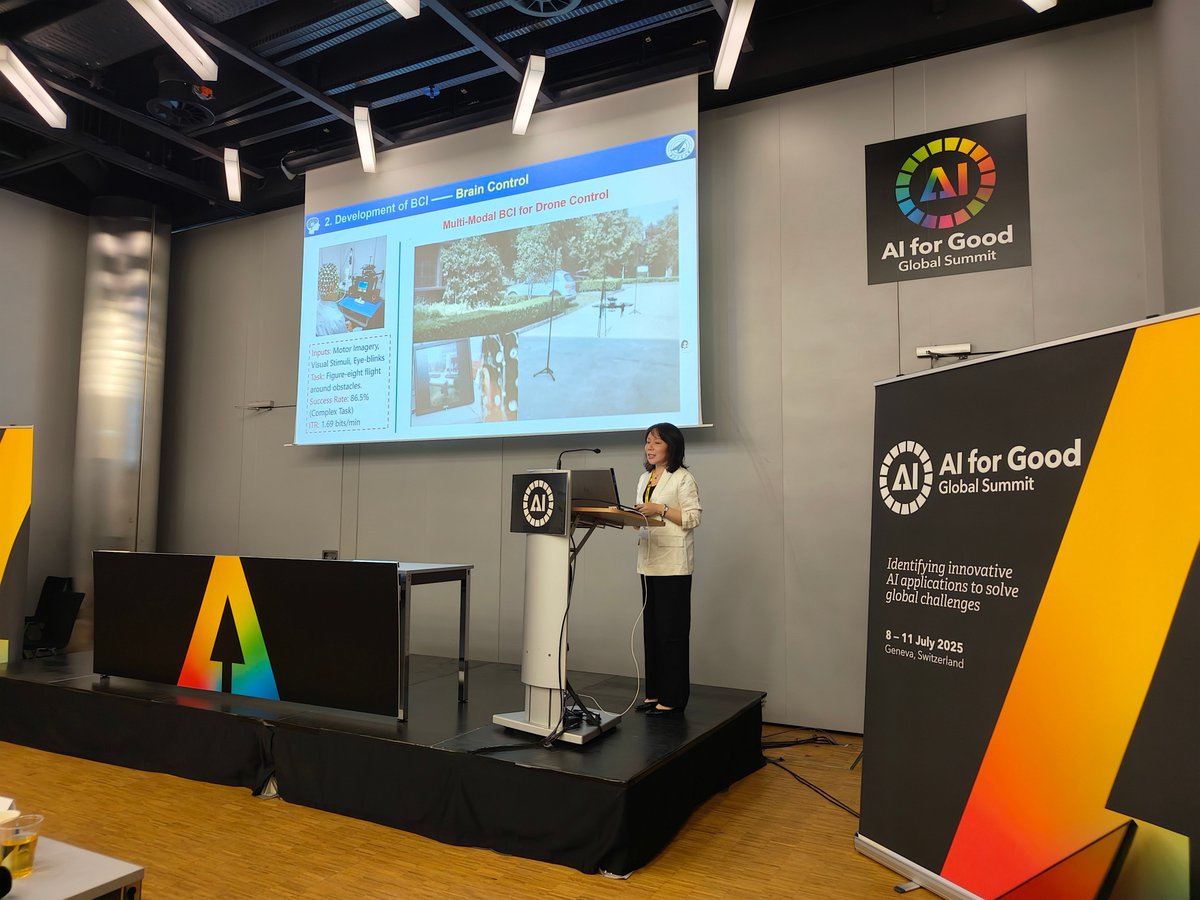 BrielleNictwkv's tweet photo. [Esta semana he participado en una conferencia innovadora sobre inteligencia artificial aplicada a la educación, he aprendido técnicas geniales para integrar estas herramientas en las aulas! #ConferenciaEducativa #IAEnLaEducación]， https://t.co/BXPxQ4snKJ