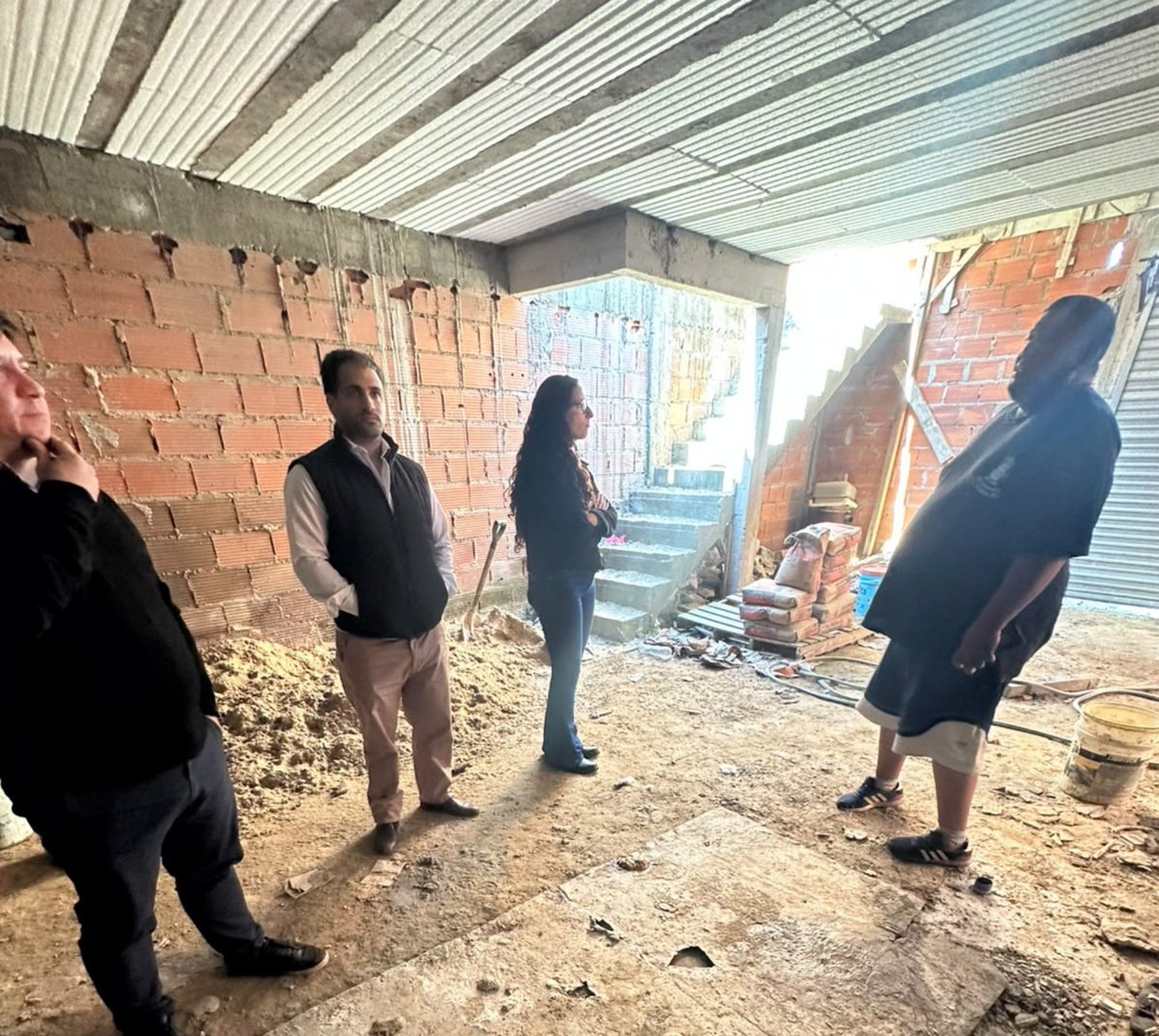 ASocialPrimaria's tweet photo. Hoy visitamos la Asociación Civil Santa María Brígida de Oro, junto a la @SubSecGobierno. 
Está institución brinda comedor, apoyo escolar y distintas actividades que generan contención y acompañamiento a los vecinos del barrio. 

@jaimemendezh
@yesicagrillo
@MuniSanMiguelOK https://t.co/3YYj9TYeAA