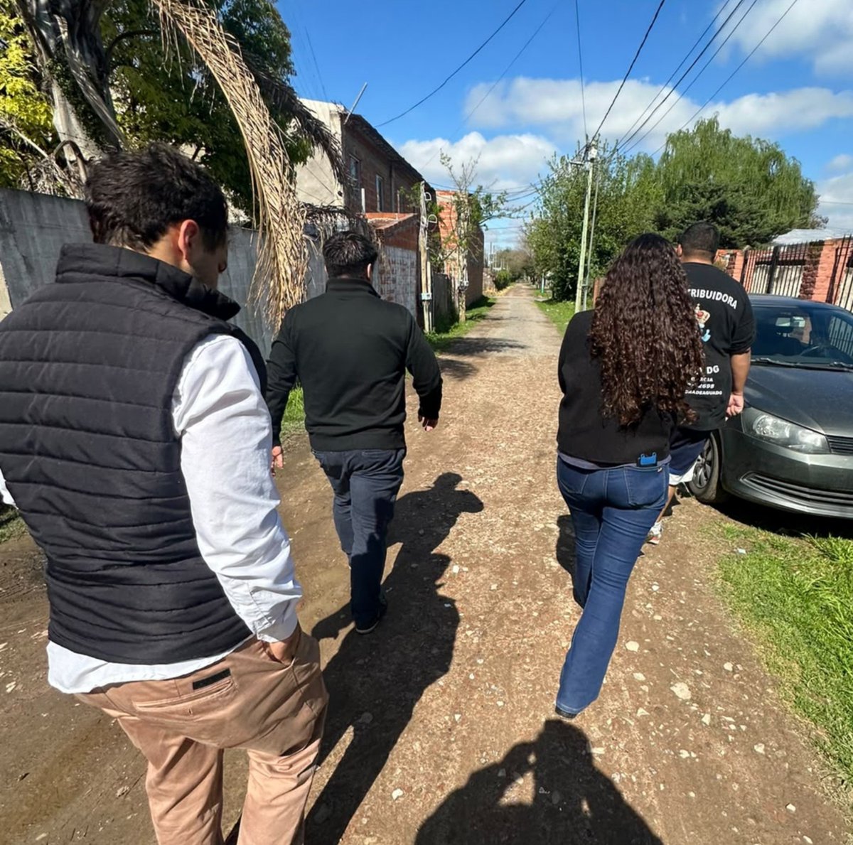 ASocialPrimaria's tweet photo. Hoy visitamos la Asociación Civil Santa María Brígida de Oro, junto a la @SubSecGobierno. 
Está institución brinda comedor, apoyo escolar y distintas actividades que generan contención y acompañamiento a los vecinos del barrio. 

@jaimemendezh
@yesicagrillo
@MuniSanMiguelOK https://t.co/3YYj9TYeAA
