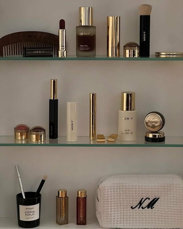 nyliava's tweet photo. being a girl is an ethereal experience https://t.co/wWHFkb5DBj