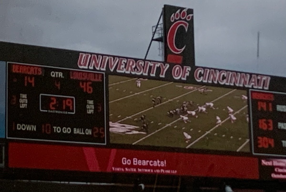 HighPrairieFarm's tweet photo. OTD Oct. 22, 2005. Nip It. Coming off triple OT loss at West Virginia decided by officiating error, Cards respond w/46-22 win over Cincinnati at Nippert Stadium. Cards first-ever conference win as new Big East member. Brian Brohm 303 yds passing, Michael Bush 127 rushing, 3 TDs. https://t.co/N8qiUQdaqR
