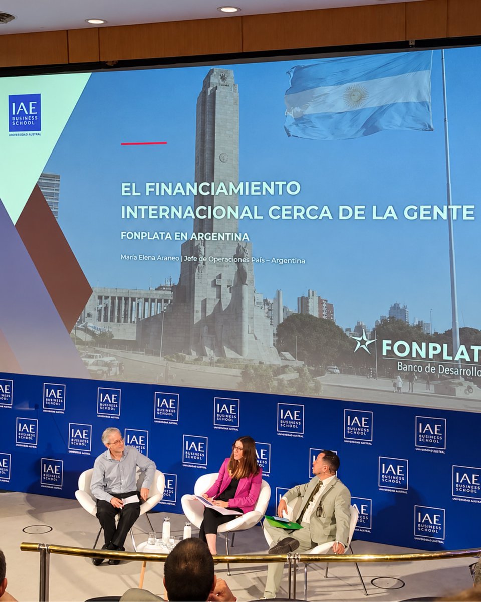 Fonplata's tweet photo. Malena Araneo, Jefa de Operaciones en Argentina, representó a FONPLATA en el programa "Distritos Competitivos y Ciudades Integradas" del @IAE_Austral, en un panel junto a CAF y OEA.
Contó nuestra experiencia en Chaco, Misiones, Río Negro y CABA: soluciones adaptadas a cada territorio y con impacto concreto en las personas. 🇦🇷