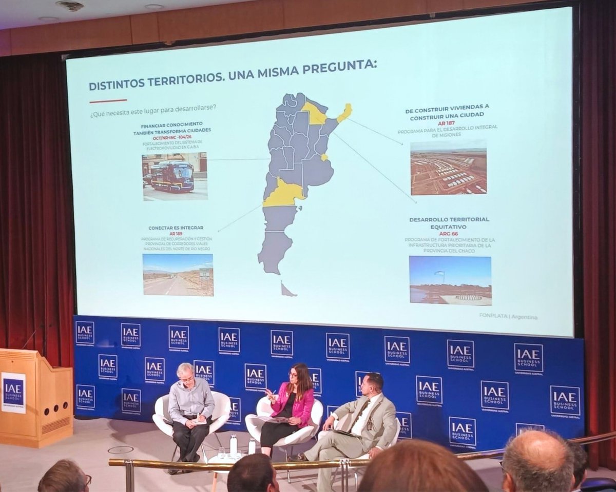 Fonplata's tweet photo. Malena Araneo, Jefa de Operaciones en Argentina, representó a FONPLATA en el programa "Distritos Competitivos y Ciudades Integradas" del @IAE_Austral, en un panel junto a CAF y OEA.
Contó nuestra experiencia en Chaco, Misiones, Río Negro y CABA: soluciones adaptadas a cada territorio y con impacto concreto en las personas. 🇦🇷