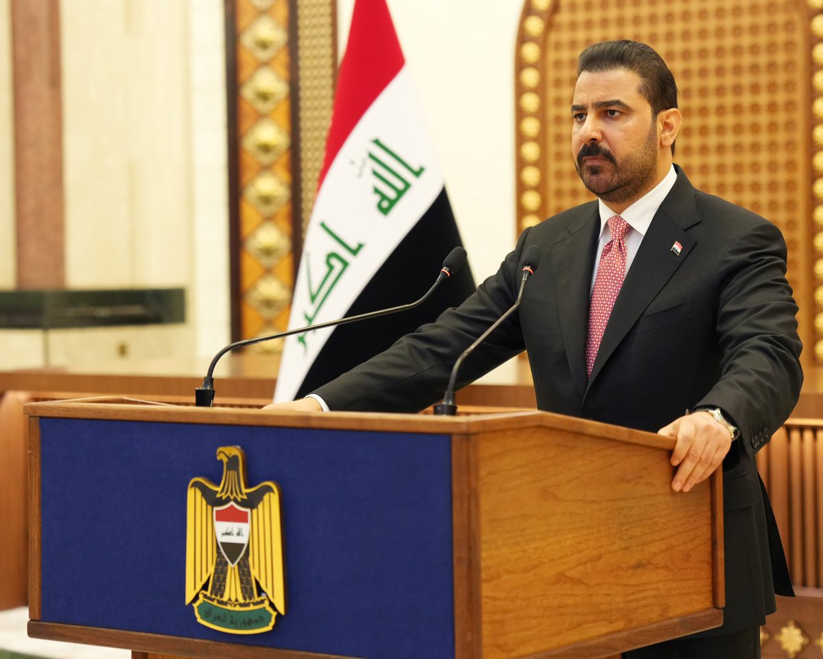 IraqiPMO's tweet photo. خطاب رئيس مجلس الوزراء علي فالح الزيدي في يوم السيادة وانتهاء مهام التحالف الدولي لمحاربة داعش
•••••••••• 

بسم الله الرحمن الرحيم

أيُّها الشعب العراقي الكريم

يا أبناءَ هذا البلد المُبارك على امتدادِ أرضهِ الطاهرة

السلام عليكم ورحمة الله وبركاته

أخاطبُكم في هذهِ اللحظةِ الوطنية

لنُعلنَ عهدا جديدا

ينتقلُ فيه العراق من ساحةٍ للصراعات

إلى وطنٍ يملكُ قرارَه كاملاً

ويحمي أرضَهُ وسيادتَهُ 

ويبني مستقبلَهُ بإرادةِ أبنائه

لقد دفعَ العراقيون ثمناً باهظاً من سنواتِ صَبرِهِم

وتعددتِ البنادق في وطنِنا

حتى غدا العراق ساحةً للآخرين

بدلاً من أن يكونَ وطناً آمناً لأبنائه

أيها العراقيون الأصلاء 

باسمِكم نرفعُ الشكر والعِرفان إلى مقام المرجعيةِ العليا في النجف الأشرف

على موقِفها الحاسم في الدفاع عن العراق وشعبهِ 

وفي هذا اليوم نحفظُ للشهداء والجرحى فضلَهم في ما ننعمُ بهِ من أمنٍ وسيادة 

ونحيي أبطالَ جيشِنا وشرطتِنا وجهاز مكافحة الارهاب، وحشدِنا الشعبي 

وقواتِ البيشمركة

وجميع صنوفِ قواتِنا المسلحة 

وأجهزتِنا الأمنية الباسلة

ونستذكرُ بفخرٍ واعتزاز بطولاتِهم وتضحياتهم 

ونثمن عاليا موقف القوى الوطنية التي التحقت تشكيلاتها المقاتلة تحت إمرة القائد العام للقوات المسلحة.

ونوجّه رسالةَ محبةٍ إلى إخوتِنا الذين قاتلوا من أجل الوطن

وحملوا السلاحَ عندما كان العراق يواجهُ الإرهاب

باسم الوطن نشكرُكم

وندعوكم اليوم أن تكونوا في قلبِ الدولةِ

وليس خارجَها.

إن مكانَ سلاحِكم ورجِالكم في الدولة ومؤسساتِها 

ولتكُن خبرتُكم وتضحياتُكم قوةً مُضافة تخدمُ العراق

ضِمنَ عقيدةٍ وطنيةٍ واحدة

ورايةٍ واحدة

وقرارٍ عسكريٍ وأمني واحد

 أيُّها العراقيون الأحبة

إن الدولة لا تُقصي أبناءَها

بل تنظّمُ طاقاتِهم 

وتضعُها في سياق القانون والدستور.

هذه هي معادلة السيادة 

سلاحٌ واحدٌ بيد الدولة

وأرضٌ عراقية بلا قواتٍ أجنبية

وقرارٌ وطني يمثلُ الجميع

ولا يخضعُ لوصايةٍ من أحد.

يا أهلَنا من الشمال إلى الجنوب 

إن الوفاءَ للسيادةِ يقتضي منا جميعاً 

أن نحميَ ثرواتِ العراق

ونحفظَ المالَ العام

ولهذا..فإننا ماضون في مواجهةِ التحدّيات 

وتنمية موارد الدولة.

ونعاهدُكم عهدا صادقا 

أن نحفظَ الأمانة 

ونكرّسَ الجهود لخدمةِ هذا البلد الكريم

وقد ألزمتُ نفسي

ألّا أتقاضى راتباً أو مخصصاتٍ من الدولة

ونعمل على تعضيدِ أركانِها التي يكون فيها المنصبُ مسؤوليةً وليس مكسباً

 عاش العراق سيداً موحداً

وعاشت إرادةُ شعبهِ العظيم

والمجدُ والرفعة لشهداءِ العراق

والسلام عليكم ورحمة اللهِ وبركاته