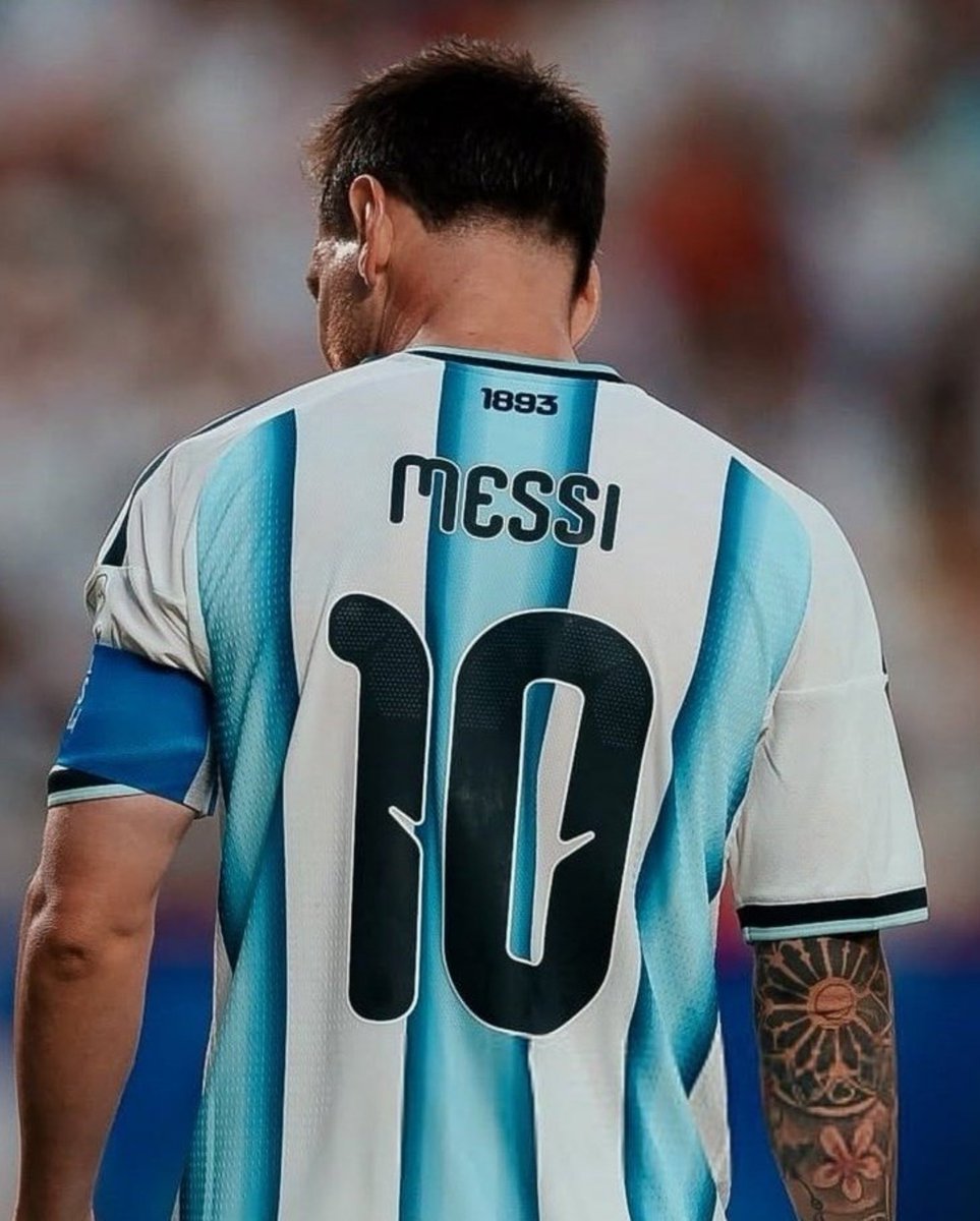 MessiLeoBrasil_'s tweet photo. 🎙️🇸🇪 Ibrahimovic na Fox Sports:

"Messi colocou a Copa do Mundo no bolso e mesmo assim resolveu sair pra dar espaço pra próxima geração que ele preparou e moldou.

Cristiano não fez uma Copa boa e mesmo assim insistiu em não dar lugar pra quem rende mais. Essa é a diferença." https://t.co/I3VOGjm5L4