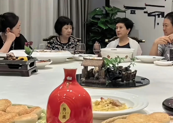 marketA77343566's tweet photo. [Duan Jiaqian's smile lights up the whole scene at today's gathering, so warm and touching!]， https://t.co/s59g2g2kCM