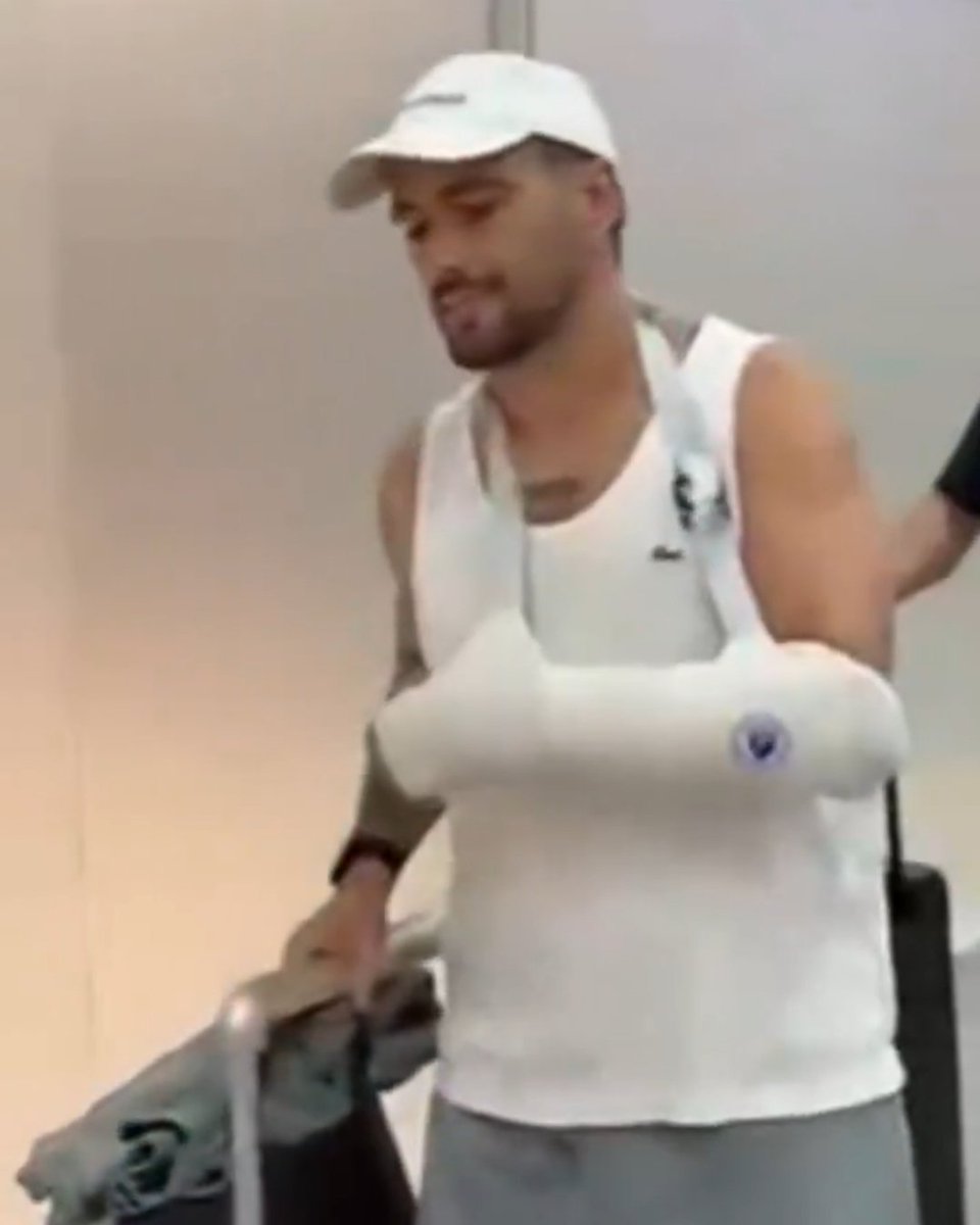 gilmar_gts21crf's tweet photo. ⚠️✔️ Arrascaeta acaba de chegar ao Rio. Agora vai para o pré-operatório e amanhã pela manhã será a cirurgia. #Flamengo #Mengão #CRF🔴⚫🔴⚫ https://t.co/lfMYecxqGZ