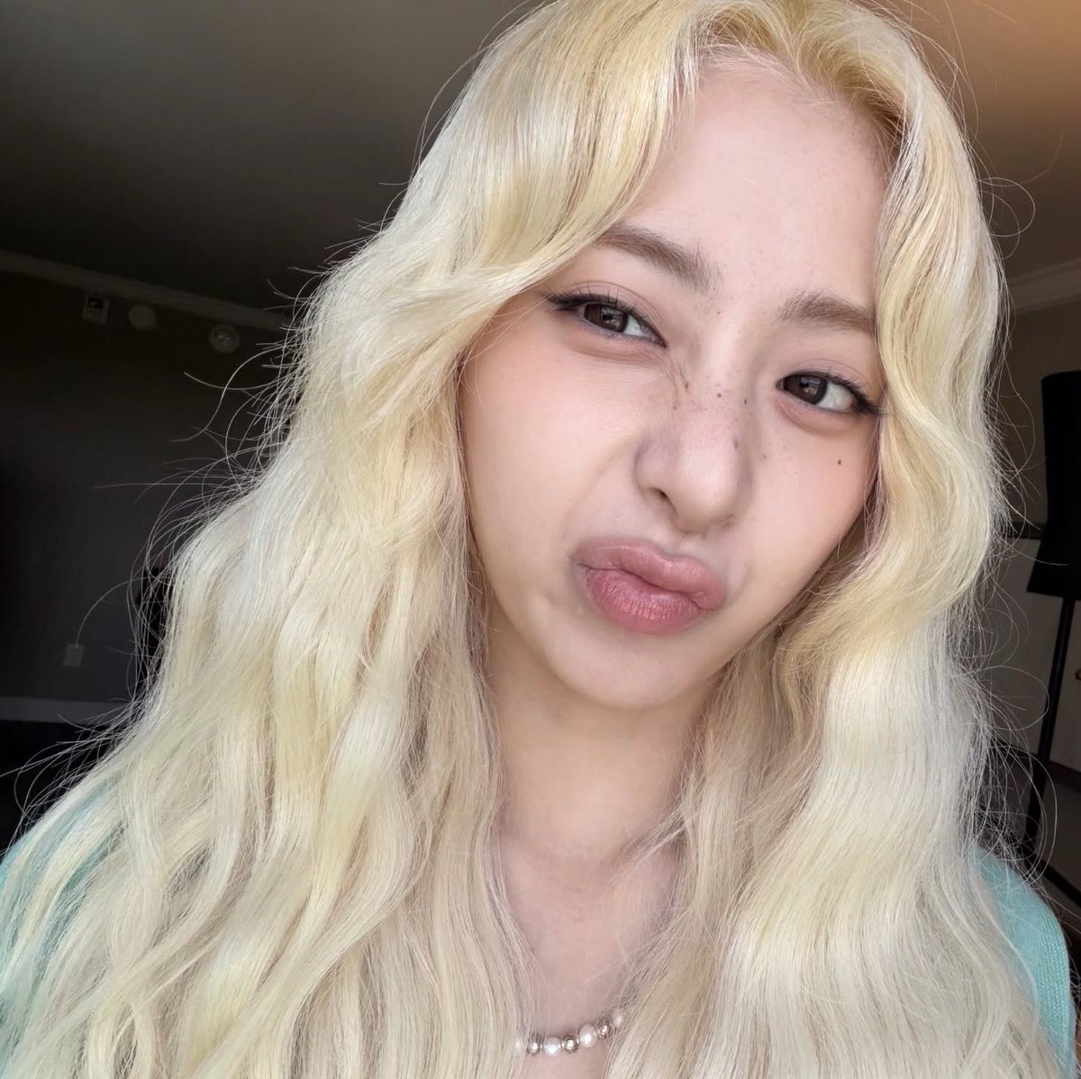 huhyunjinpics's tweet photo. 😘 https://t.co/nvrWsDWLi8