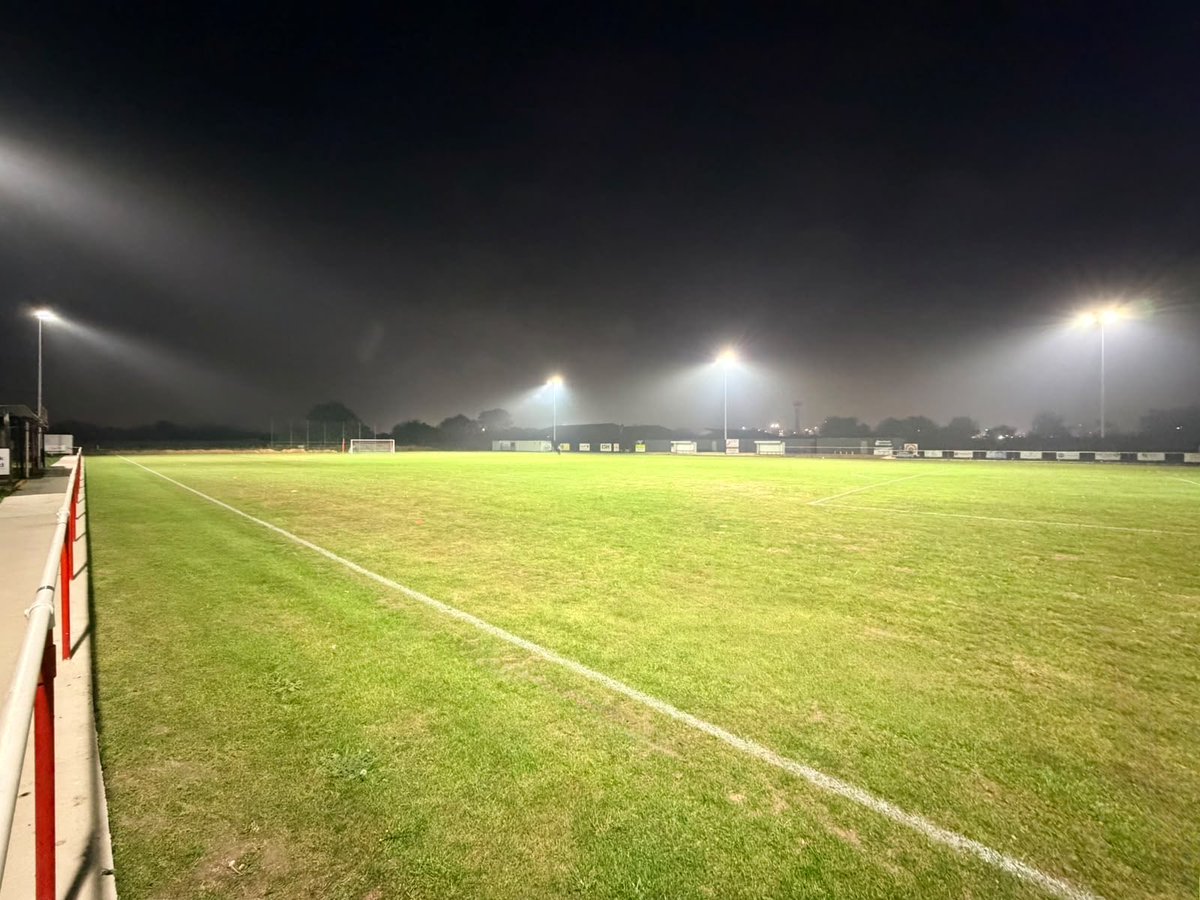 ImmTownfc's tweet photo. WOODLANDS UPDATE - THE LIGHTS ARE ON! 💡
Immingham Town are delighted to announce that, after over 30 years, the floodlights at Woodlands are officially back up and running! 🤩
To everyone who has played a part in bringing the lights back to Woodlands, thank you!👏
#UTP 🔴⚪️ https://t.co/qPndjXPDbv