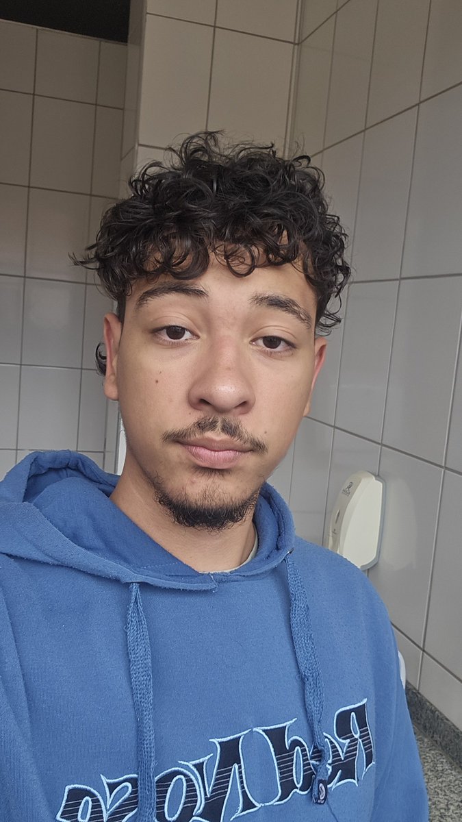 Matheus50977073's tweet photo. Eu / minha colinha🥵 https://t.co/9FI9y2fE4U
