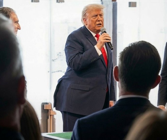 covie_93's tweet photo. hegseth out here talking about "no fatties" in the military when the commander-in-chief looks like this: https://t.co/mBNR6I7nIR