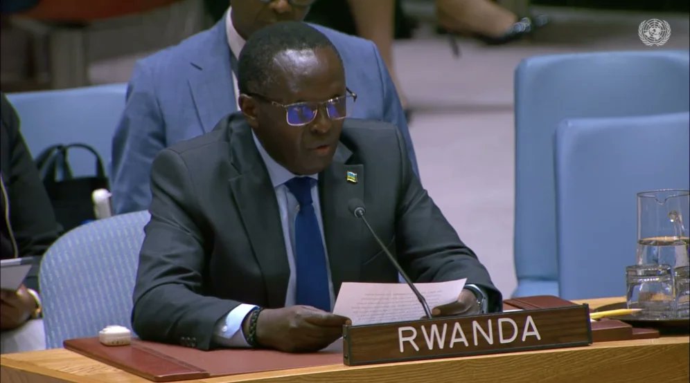 PierreromeoI's tweet photo. U Rwanda rwafashe ingamba zo gukuraho ingamba z'ubwirinzi - Amb. Ngoga https://t.co/3f8QywHSQB