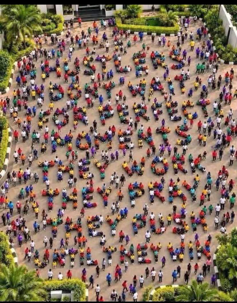 DocOmeiza's tweet photo. What can you see? https://t.co/dwWVTlaevT