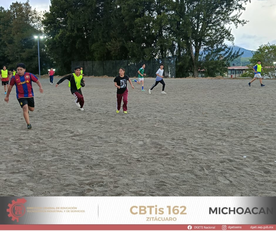 cbtis162's tweet photo. ⚽🐾 EL CLUB DEPORTIVO DE FÚTBOL DEL CBTIS 162 🐾⚽
En el CBTIS 162 sabemos que la formación de nuestros estudiantes va más allá de las aulas. Por ello, contamos con el Club Deportivo de Fútbol, un espacio para desarrollar habilidades y disfrutar del deporte.
🐾 ¡Vamos Panteras! https://t.co/uFnMnouBZS