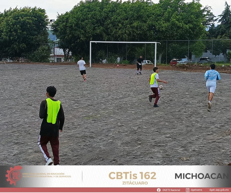 cbtis162's tweet photo. ⚽🐾 EL CLUB DEPORTIVO DE FÚTBOL DEL CBTIS 162 🐾⚽
En el CBTIS 162 sabemos que la formación de nuestros estudiantes va más allá de las aulas. Por ello, contamos con el Club Deportivo de Fútbol, un espacio para desarrollar habilidades y disfrutar del deporte.
🐾 ¡Vamos Panteras! https://t.co/uFnMnouBZS