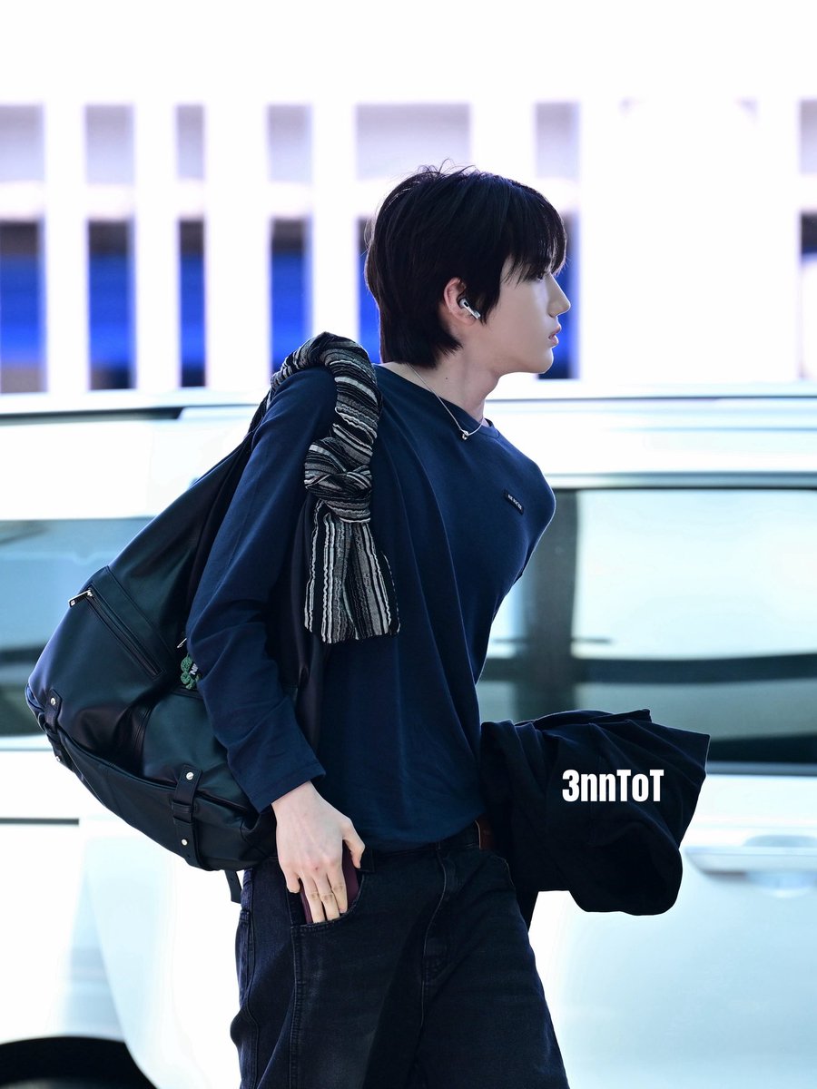 3nnToT's tweet photo. 260923 ICN

#HYUNMIN #현민 
#KEYVITUP #키빗업 https://t.co/qBWZs1tUQq