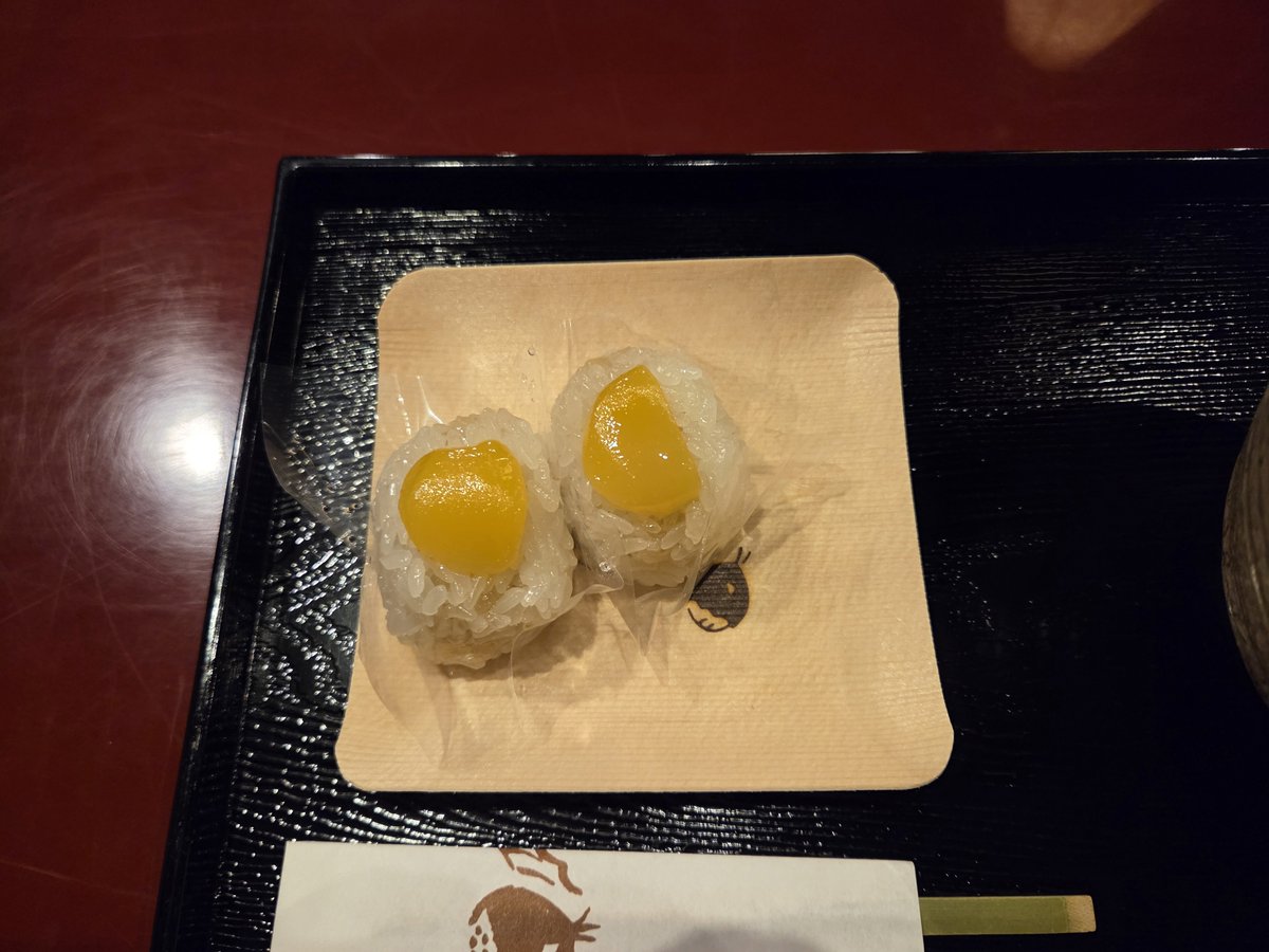 iseshima_8823's tweet photo. @yurinaa1997 伊藤様(ゆりりん)

※赤福、ついたち餅(栗餅)です。 https://t.co/6hC6pbjL7n