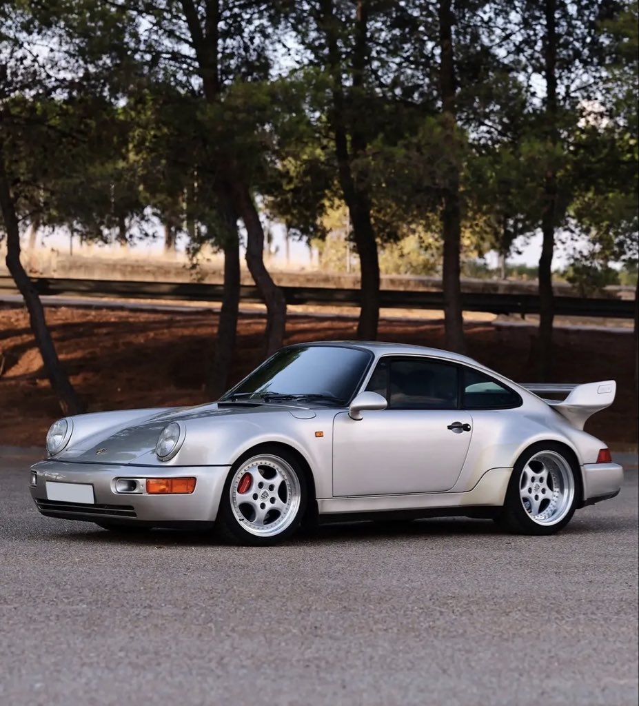 Jordan92338366's tweet photo. 964 RS 3.8 in GT Silver 🩶🔥 https://t.co/v6nyhKNRUR