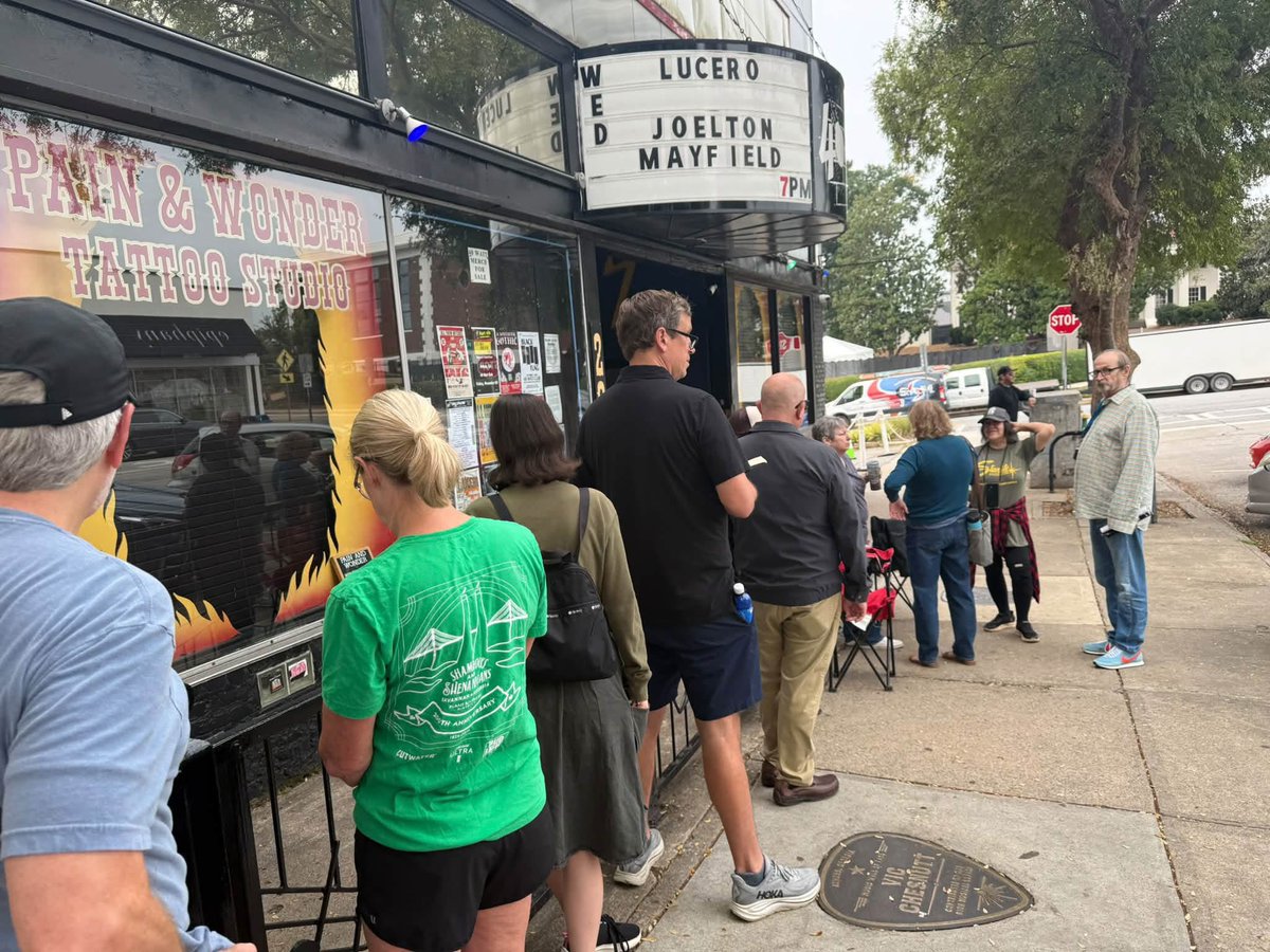 40WattAthens's tweet photo. Thanks to everyone who came in person to buy Michael Shannon Jason Narducy tickets today. We are sold out of our presale . General On Sale will be this Friday 10/2 at 10:00 AM online at https://t.co/i7X8nKYbj8 https://t.co/kyvdjODZlg