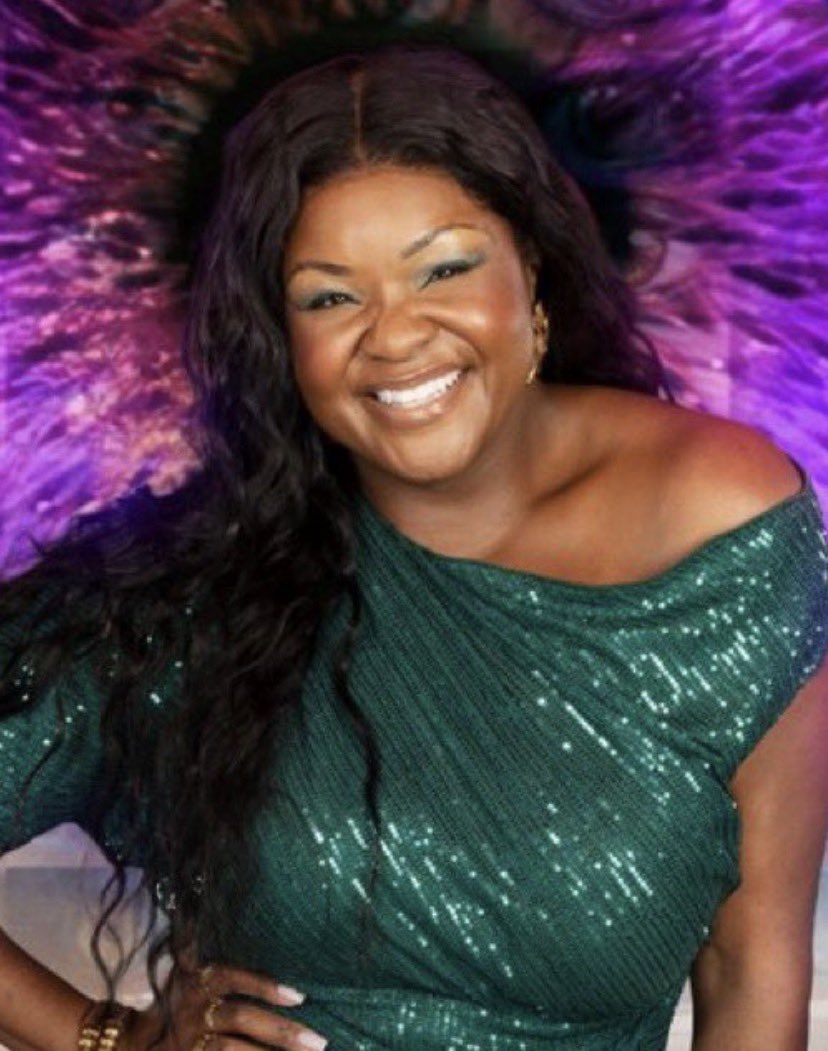 Willl0_0's tweet photo. My Auntie Johanne has been stuck in a house for almost 3 weeks being ganged up upon by horrible bullies, she is an award winning food critic, she has done too much charity work to count, there are things about Johanne the public does not know, EVICT ROCHELLE #BBUK https://t.co/NjWxfp7SuX