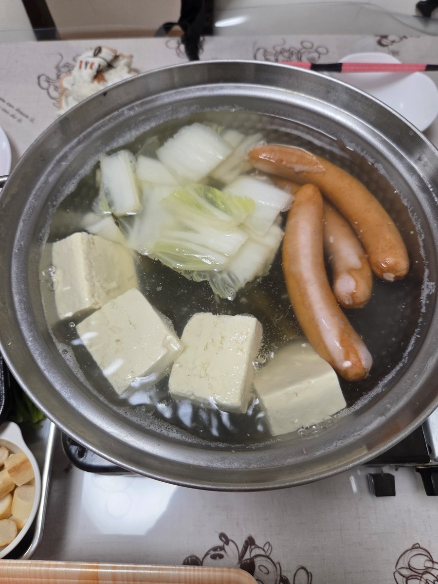 xkddue's tweet photo. おはようございます☀️
今日も笑顔忘れず頑張ろう

湯豆腐

昨晩は肌寒かったので湯豆腐始めました♨️
ポン酢とカンズリで食べれば体ポカポカになります😆✨
美味しかった～😋 https://t.co/sHzTIdNnRy