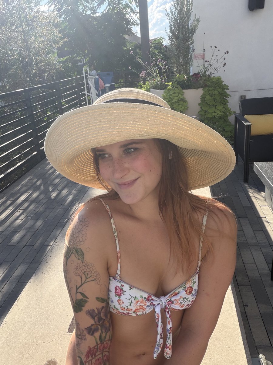 FoxyIvyDenver's tweet photo. Bye summer😢 https://t.co/tFMbusCN1i