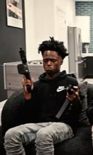 SaycheeseDGTL's tweet photo. The Feds say they used a “music industry insider” to stage a studio session with Houston rapper Luh Que and other YNS members, recording them admitting to selling guns, drugs, and robbing cartel members! 

They bragged a lot about their crimes on social media &amp; in music. 😳 https://t.co/REtOI1xgXB