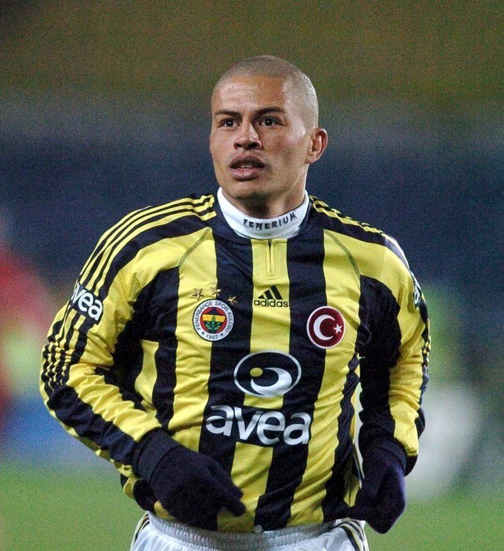SerkanGazioglu's tweet photo. Fenerbahçe’den gideli 14 sene olmuş. Henüz yeri dolmuş değil. İşte öyle bir futbolcuydu… https://t.co/MUqHJPbKbp