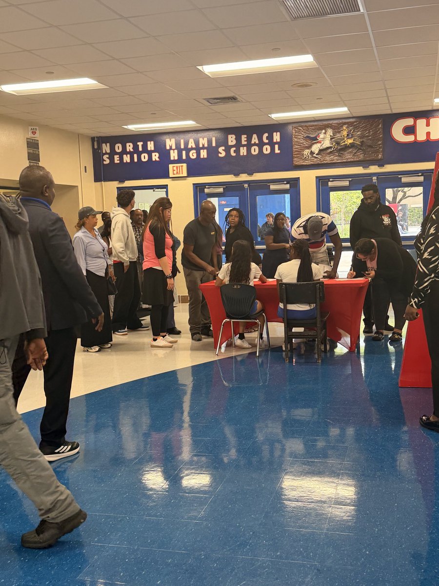 NMBHigh's tweet photo. Thank you to all the families who joined us for Senior Night at NMB! 🎓✨ Couldn't make it? A meeting with our senior counselor or Ms. Balsano VP is required. If you can’t meet in person, please email Ms. Balsano to set up a phone or Zoom call! @MDCPSNorth @MDCPS https://t.co/OY1RebQ8Ve