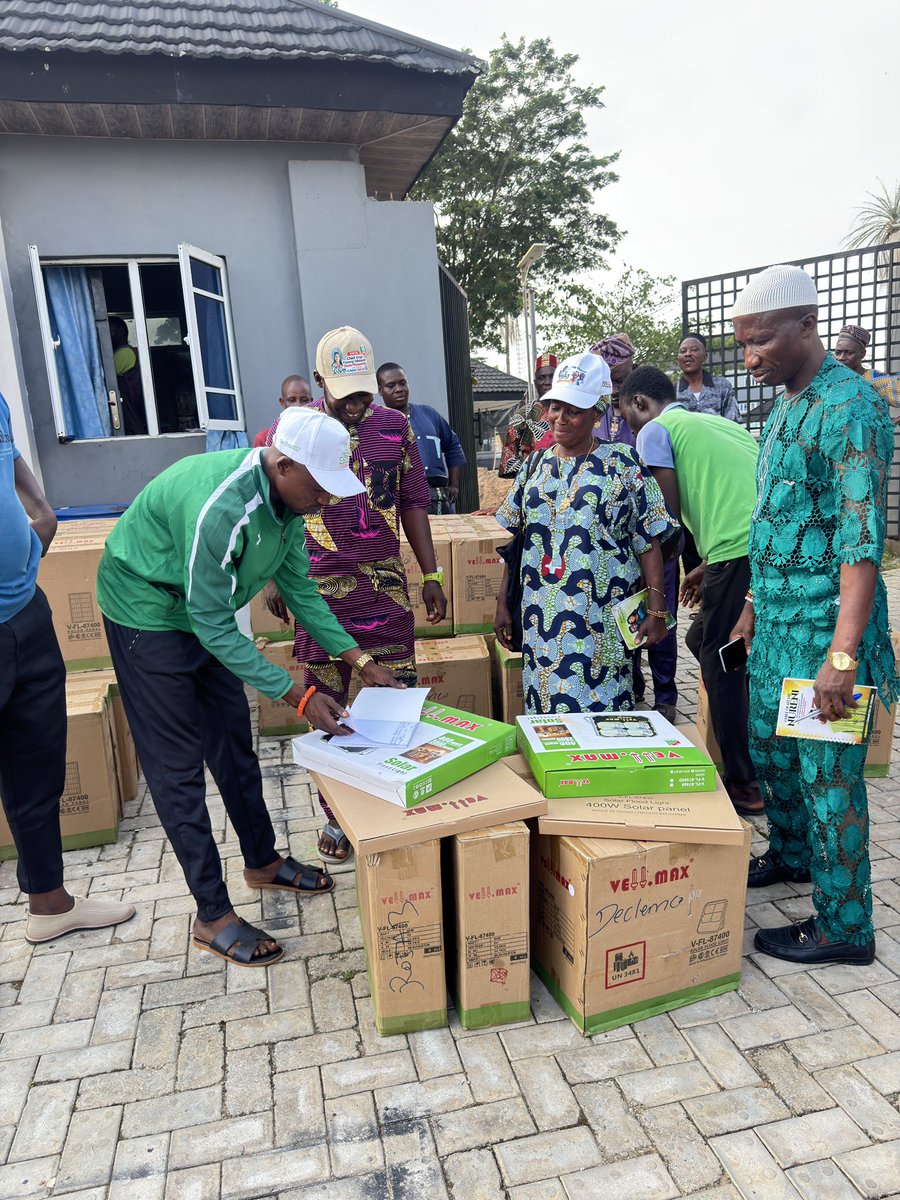 JDSsupportgroup's tweet photo. @Okanlomo_Oodua Continues to Light Up Ona Ara! 💡

The JDS Support Group celebrates another impactful intervention by our principal, Chief Jubril Dotun Sanusi, Okanlomo Oodua and Gbonka Olubadan of Ibadanland, with the distribution of 110 solar-powered streetlights across Wards 1–11 of Ona Ara Local Government Area.

The initiative, tagged “Light Up Ona Ara,” reflects Chief Sanusi’s continued commitment to supporting grassroots communities through practical interventions that can directly improve the lives of residents.

Beyond the streetlights, the initiative also strengthens grassroots engagement, with JDS Ambassadors appointed across the 11 wards to deepen communication and community participation.

This comes shortly after Chief Sanusi provided 10 bags of rice to each of the 11 wards, further demonstrating his sustained engagement with the people of Ona Ara.

The message is clear: grassroots development requires presence, partnership and action.

The JDS Support Group appreciates our community leaders, traditional institutions, ward representatives and beneficiaries for their support and cooperation.

Together, we continue to Light Up Ona Ara. 💡

JDS — Building From the Grassroots.

#JDSSupportGroup #JDS #LigthUpOnaAra