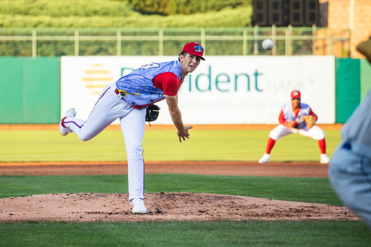 BlueClaws's tweet photo. Posting pictures of Andrew Painter for no reason at all!!! https://t.co/DSw9NSd9w9