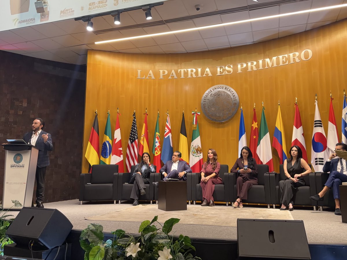 FarukMTake's tweet photo. Agradezco la invitación de mi amiga Dip. @BetyMilland al 9.º ADMAIORA Summit, aquí en la @Mx_Diputados https://t.co/ZziC1umbAJ