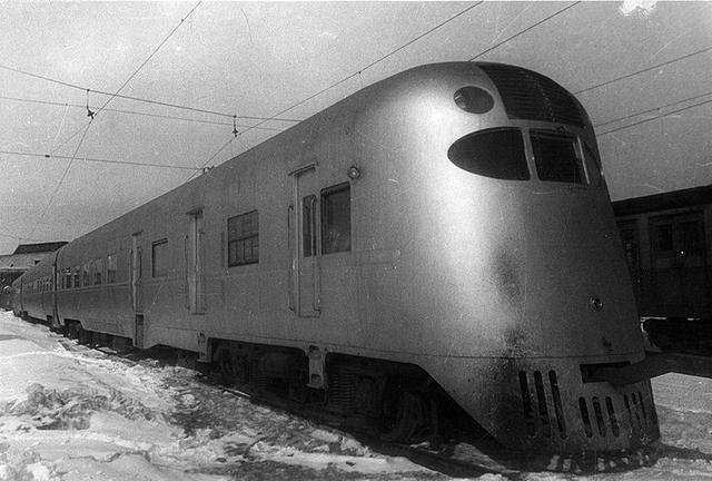 gietzschean's tweet photo. A vintage Art Deco train built by Ganz &amp; Co. in Hungary during the 1940s https://t.co/PMsrrMg4Cs