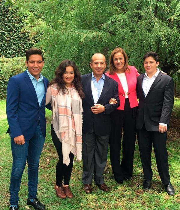 BrujaMaldita2's tweet photo. La peor familia de hijos  de puta que haya tenido México!! https://t.co/qb6w2VGDxC