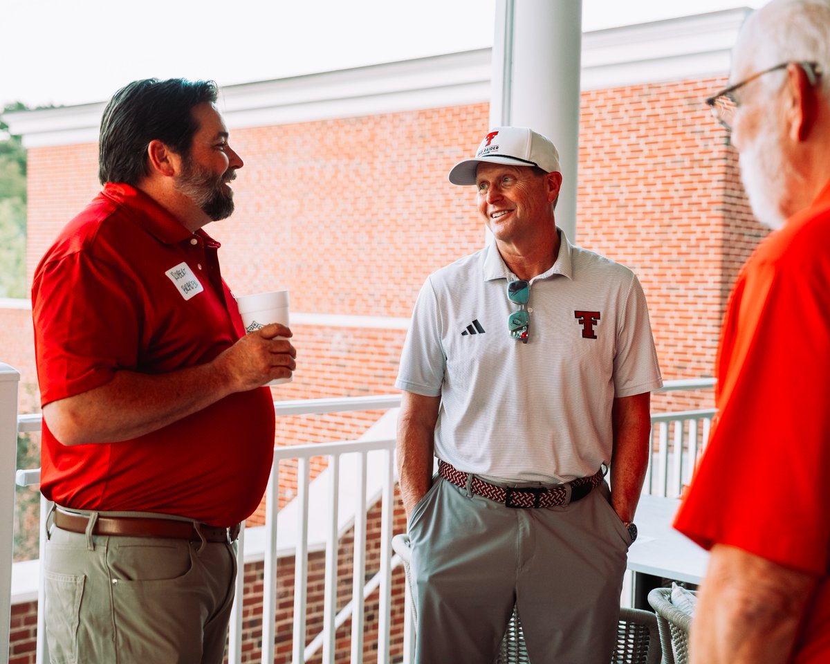 RedRaiderClub's tweet photo. Good times and great company with Tech 18 at Colonial Country Club! ⛳️

Enjoyed bringing DFW Red Raiders together in support of @TexasTechMGolf! https://t.co/DYliovQ1vN