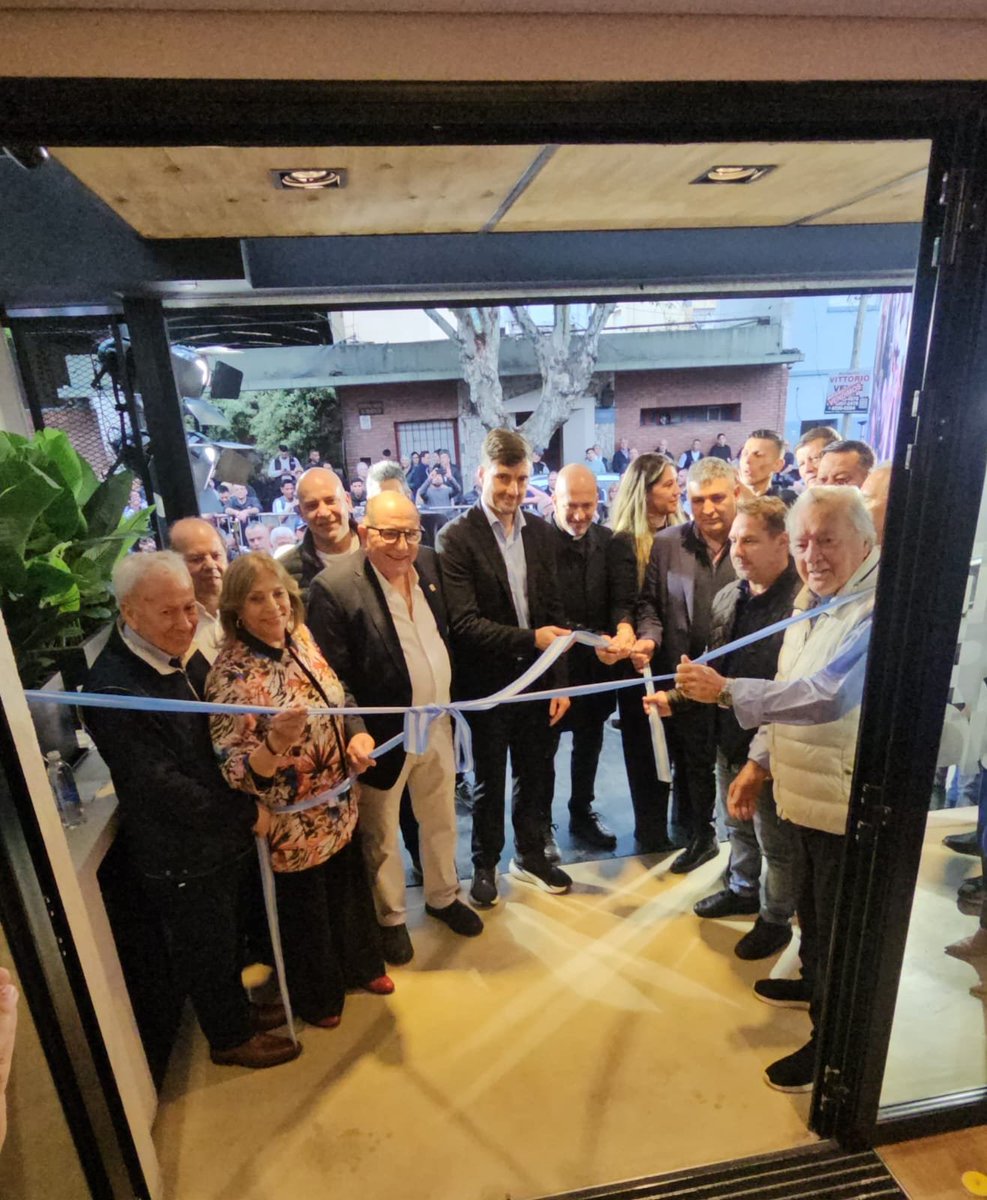 TrabajoPBA's tweet photo. #Morón El Ministerio de Trabajo estuvo presente en la inauguración del nuevo edificio institucional de la UTHGRA Seccional Zona Oeste, un espacio destinado a ampliar y fortalecer los servicios para las trabajadoras y los trabajadores de la actividad gastronómica y sus familias. https://t.co/lzcwHv718j