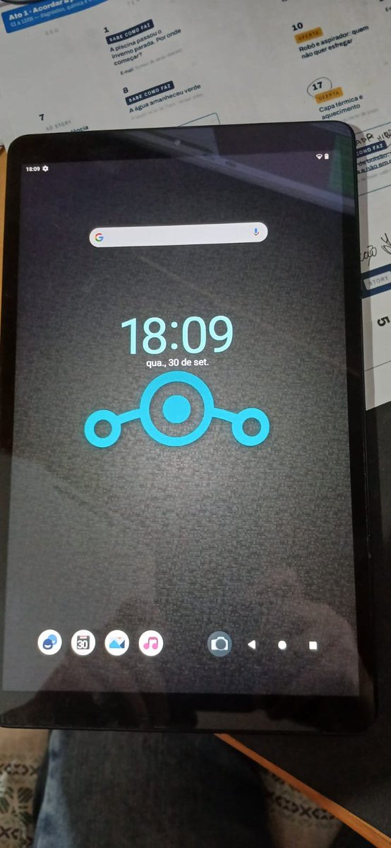 CogitaTuti's tweet photo. Tablet Galaxy Tab A antigo (2019) com nova ROM, a LineageOS, no lugar do Android de fábrica da Samsung (enorme e cheio de penduricalhos :-). Demorou um pouco pelo vai e vem de trava/destrava e pela maluquice dos comandos que misturam sequências de botões e magia negra :-) https://t.co/wzOKg71fkP